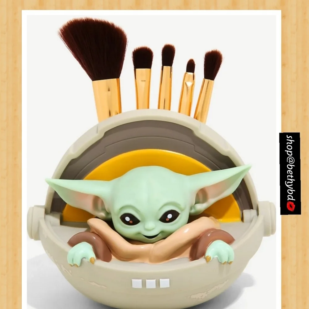 (646) Loungefly The Child Makeup Brushes&Holder Star Wars Mandalorian NWT - Picture 1 of 5